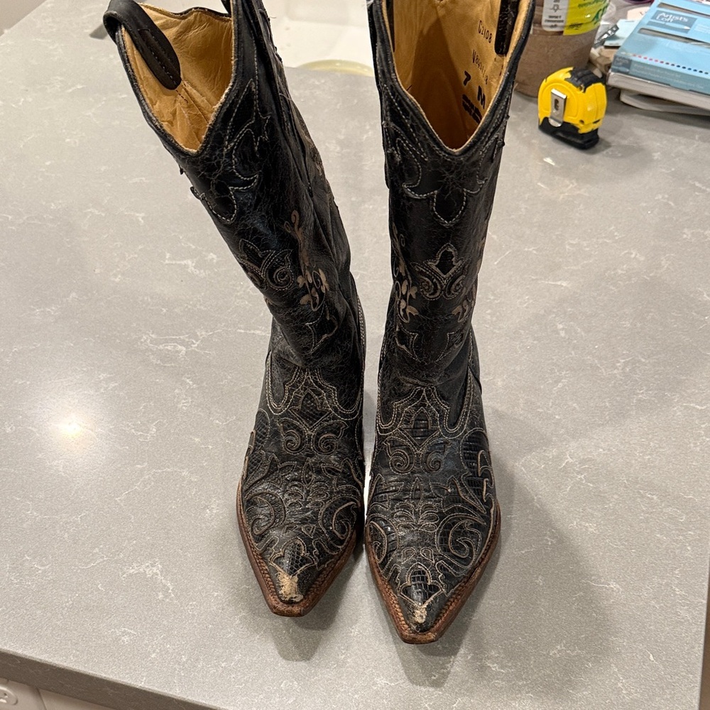 Corral Vintage Black Leather Boots - Picture 5 of 13